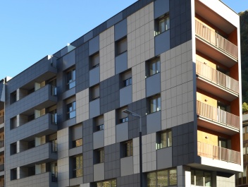 Residential, Commercial and Office Building on Av. Tarragona, 57