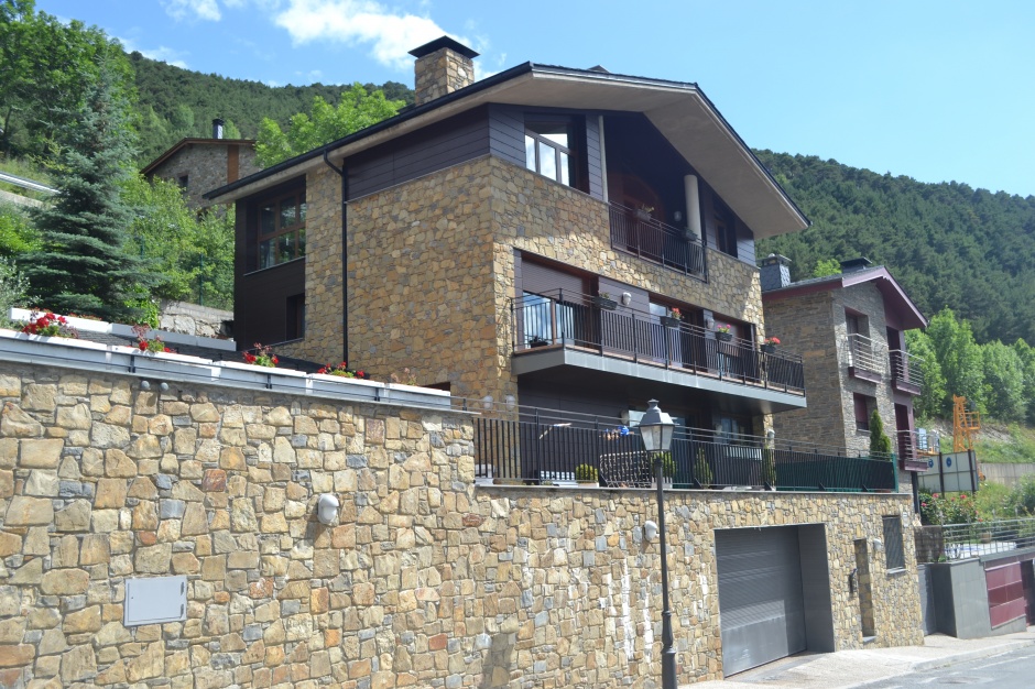Rénovation et agrandissement d'une maison individuelle dans la Route de Peguera à Aixirivall, Architecture (Principauté d'Andorre)