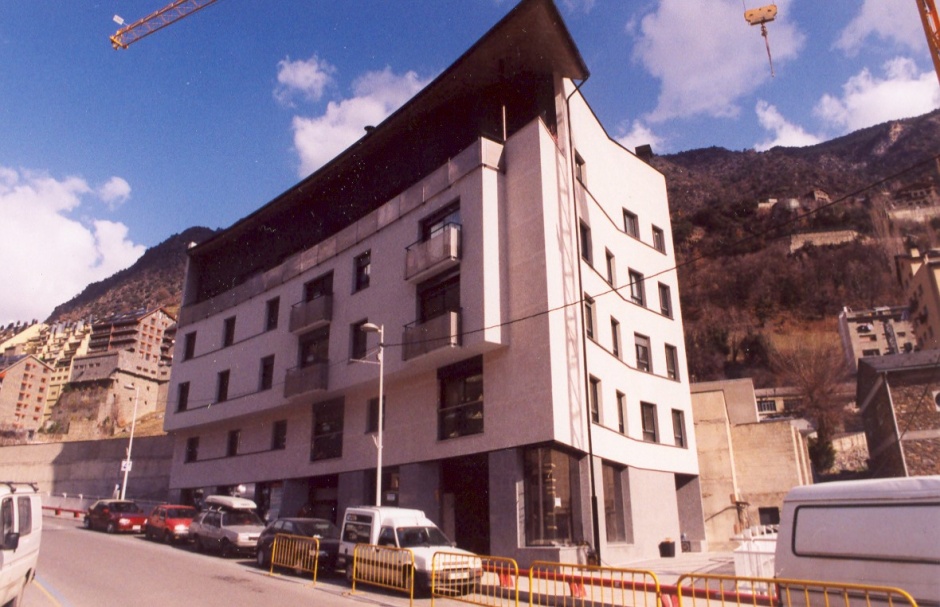 Edifici d'Habitatges Plurifamiliars al C/ Josep Viladomat, Arquitectura (Principat d'Andorra)