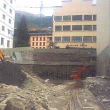 Excavació per a projecte d'aparcaments, locals comercials i vivendes