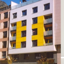 Residential building located at Coprínceps square, 3