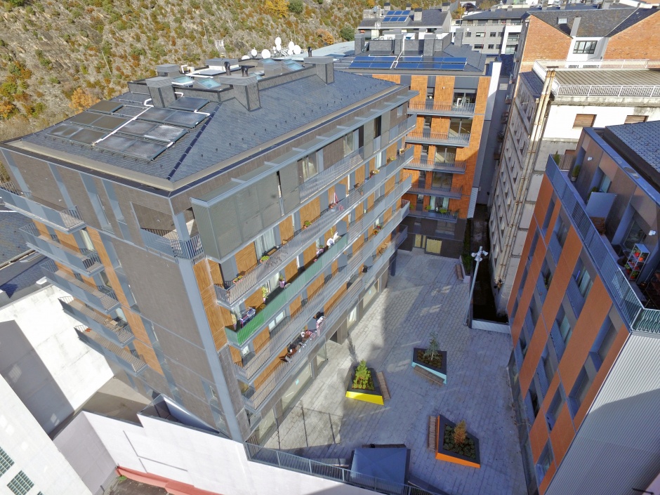 Edificis d'Habitatges, locals comercials i aparcament a l'Av. Verge de Canòlich, Arquitectura (Principat d'Andorra)